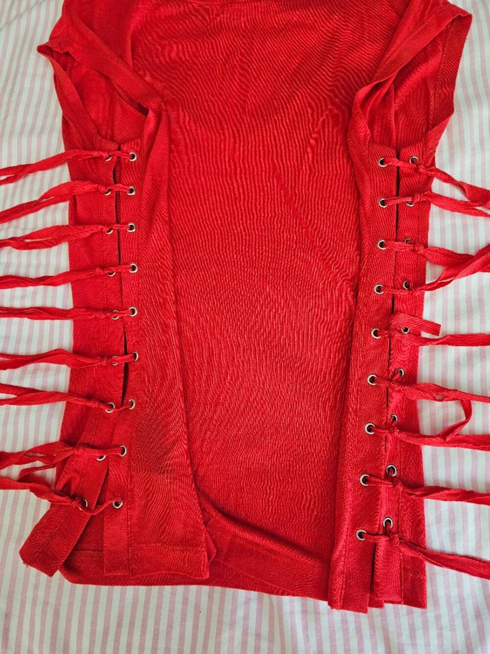 G by Guess red top with fringes and no sleeves - Picture 3 of 6